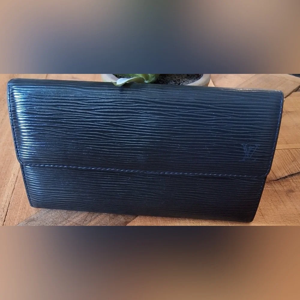 EUC - Black Epi Leather Louis Vuitton Wallet